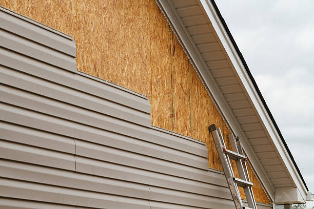 Professional Siding Inspection technician working in Maugansville, MD
